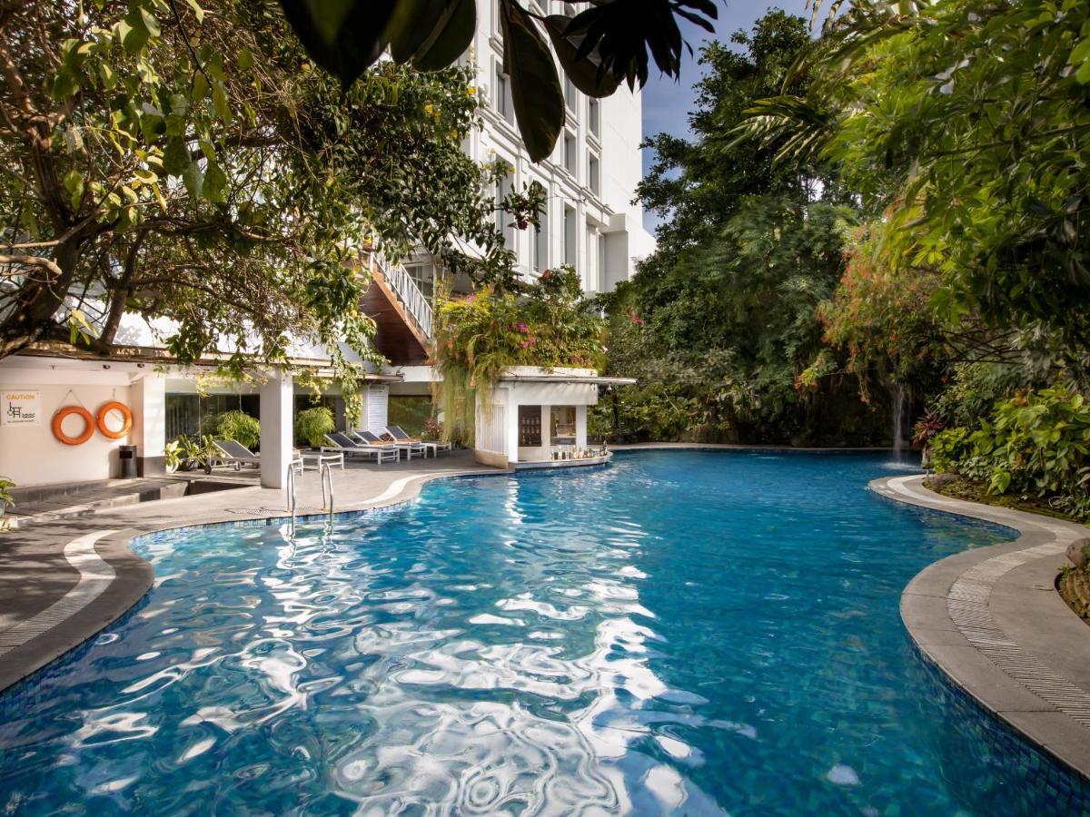 فندق جامبولوك ماليوبورو يوجياكارتا يوغياكارتا المظهر الخارجي الصورة The pool at the hotel