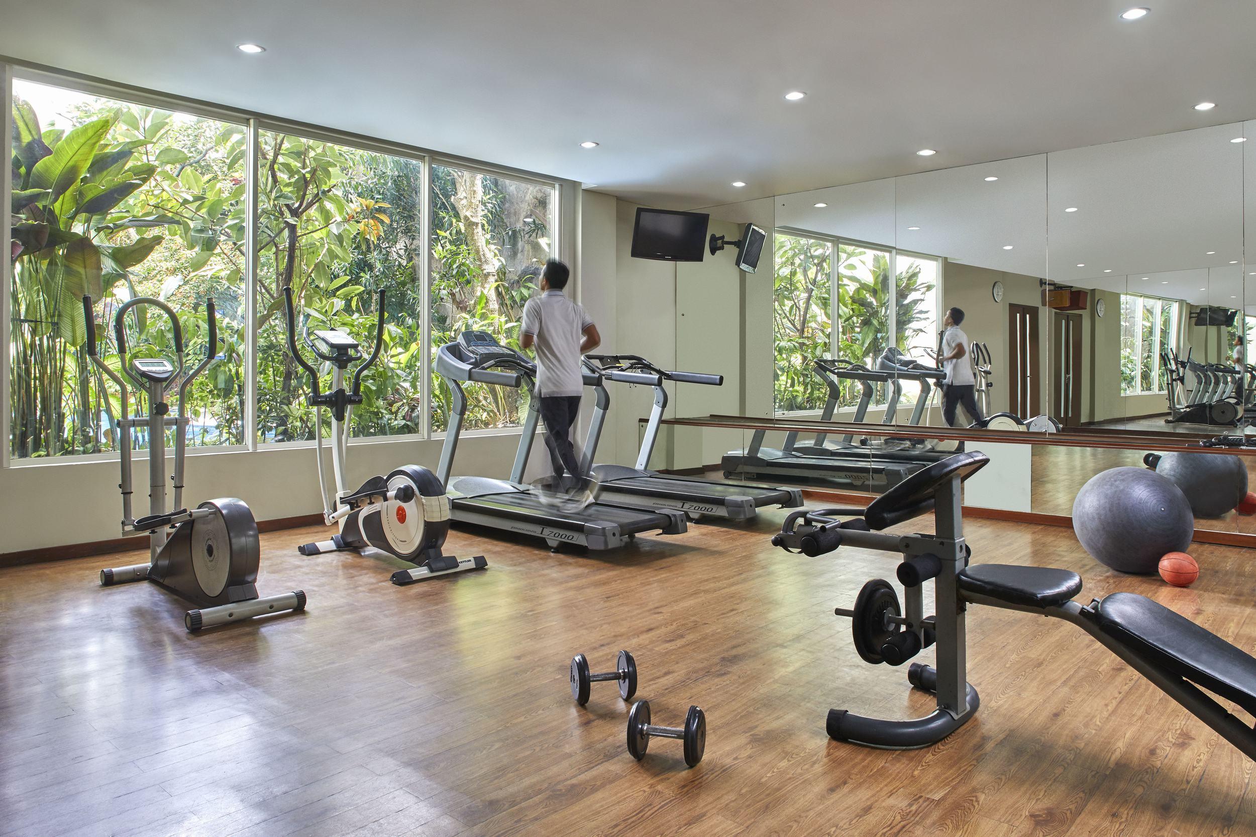 فندق جامبولوك ماليوبورو يوجياكارتا يوغياكارتا المظهر الخارجي الصورة The gym at the hotel