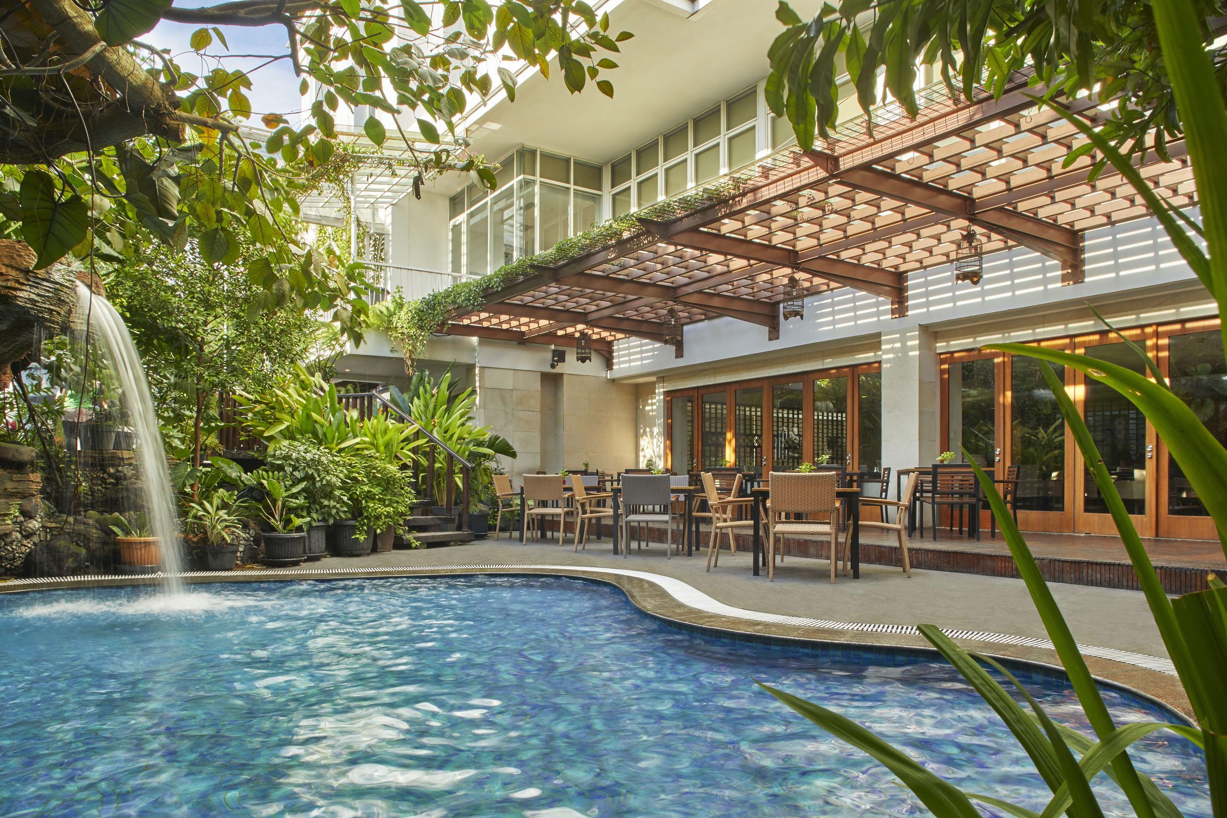 فندق جامبولوك ماليوبورو يوجياكارتا يوغياكارتا المظهر الخارجي الصورة The pool at the hotel
