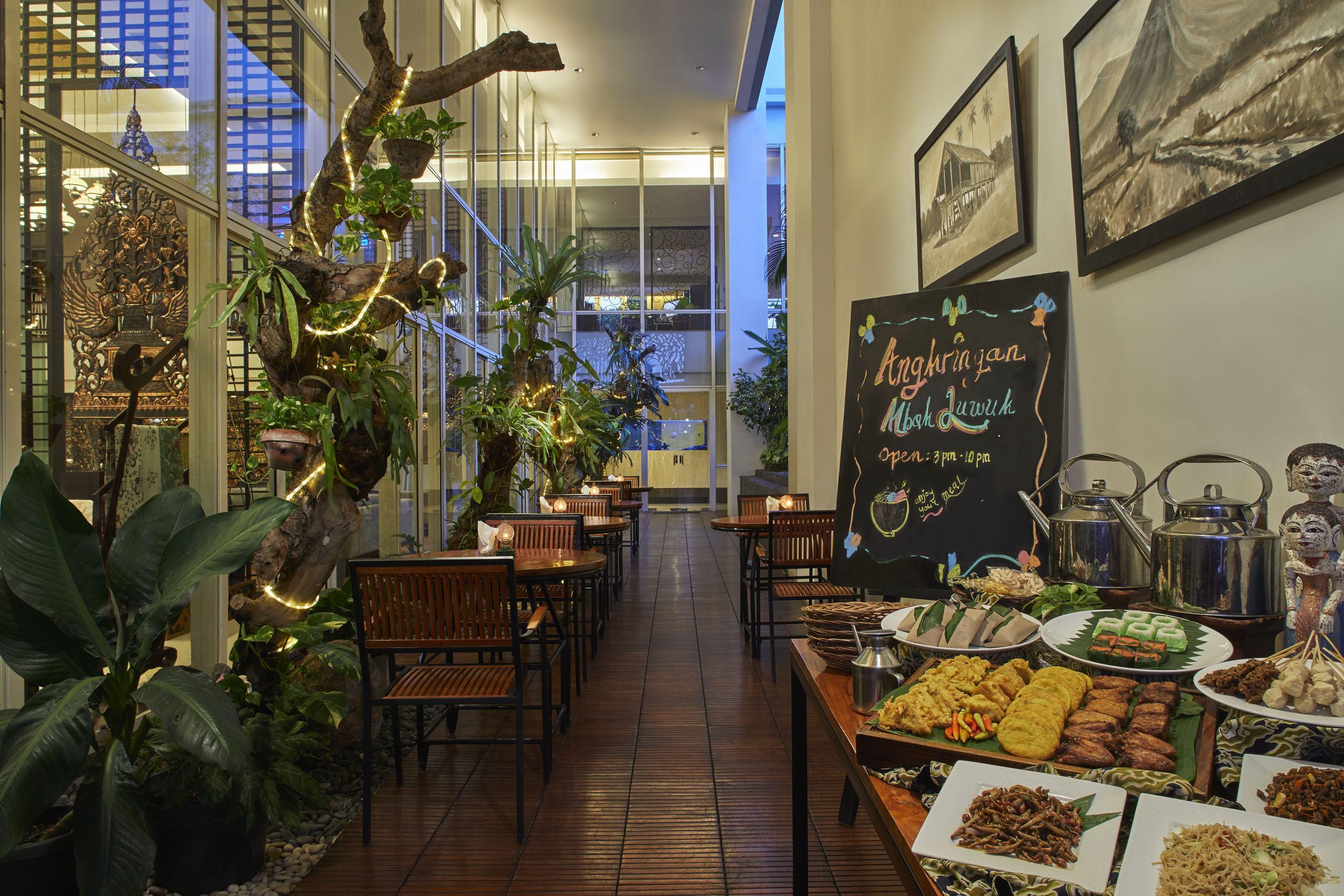 فندق جامبولوك ماليوبورو يوجياكارتا يوغياكارتا المظهر الخارجي الصورة Restaurant in Hanoi