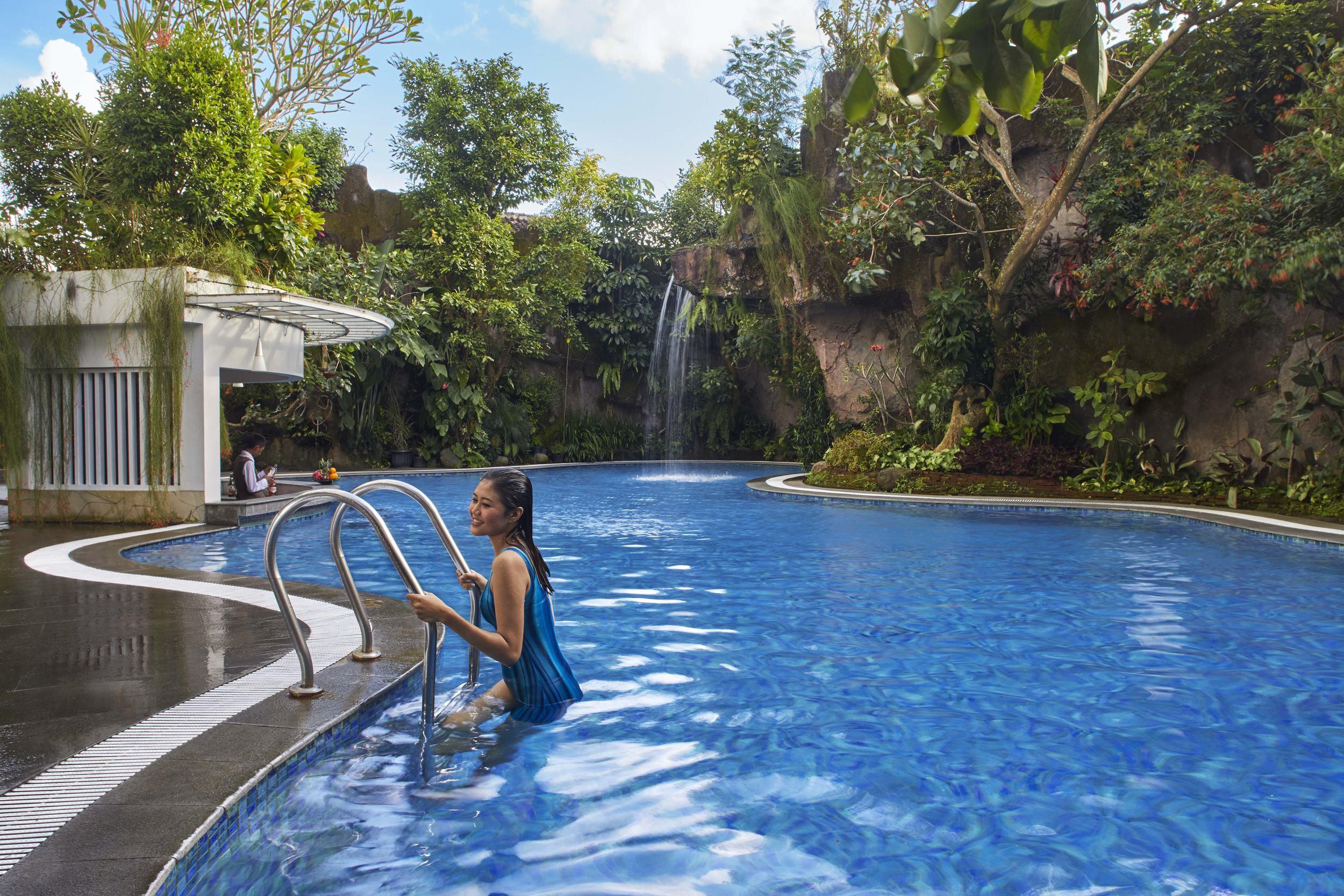 فندق جامبولوك ماليوبورو يوجياكارتا يوغياكارتا المظهر الخارجي الصورة The swimming pool at the resort